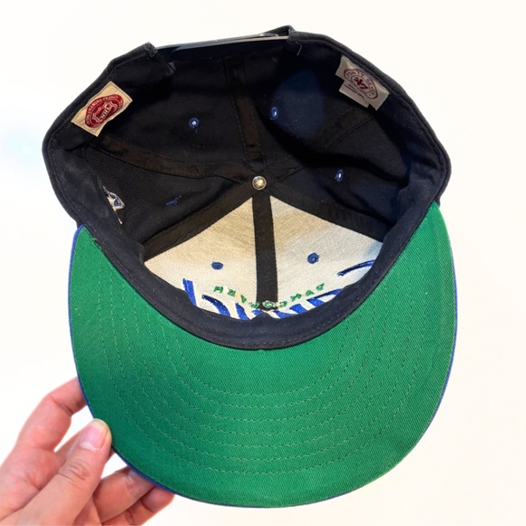 Vancouver Canucks ’47 Brand Snapback Hat - Picture 3 of 5